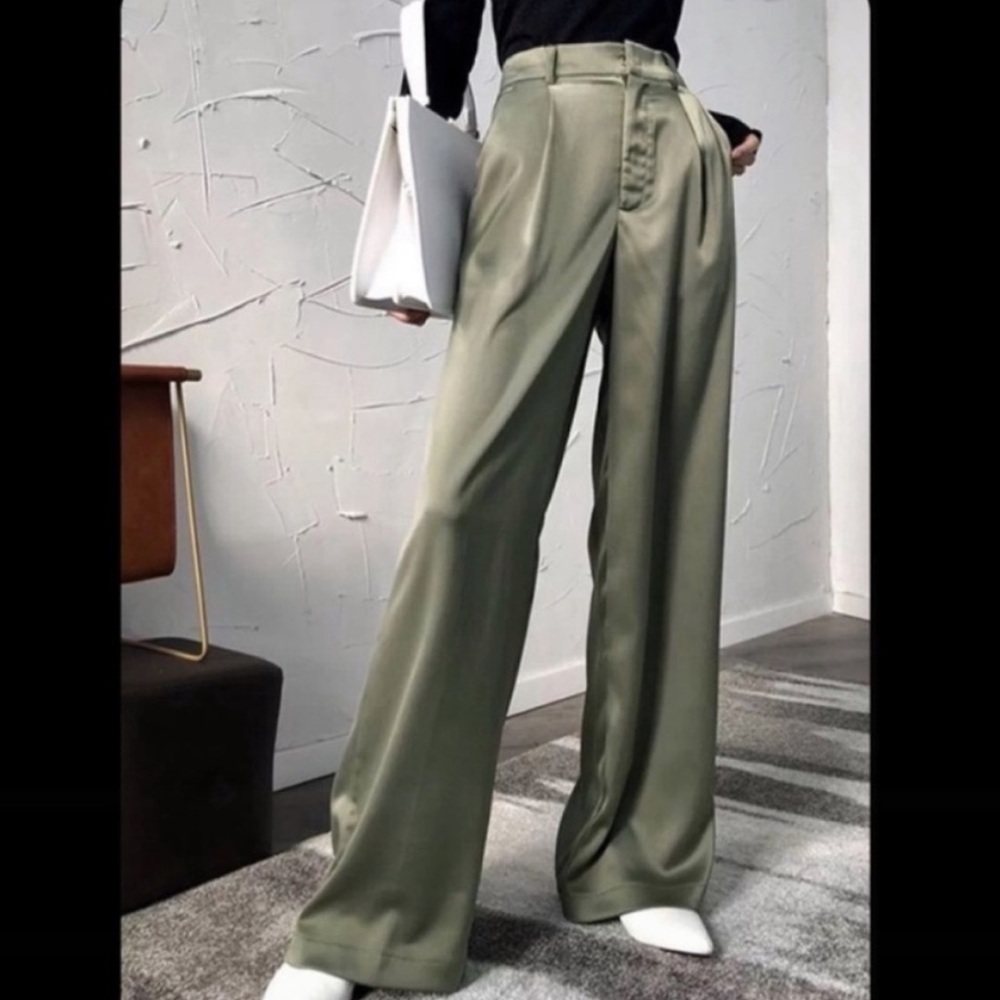 Dress‎ pants